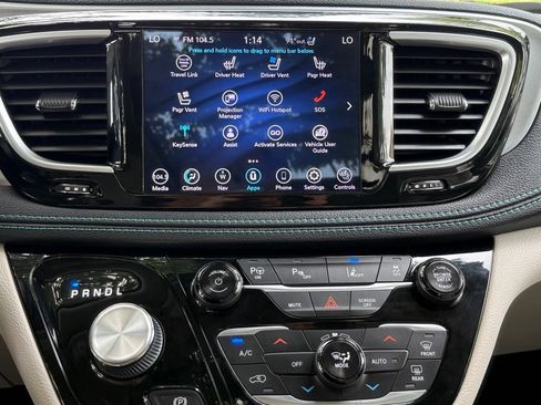Used 2020 Chrysler Pacifica Limited w/ Advanced Safetytec Group FWD image 38
