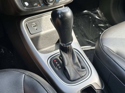Used 2018 Jeep Compass Latitude w/ Popular Equipment Group FWD image 42
