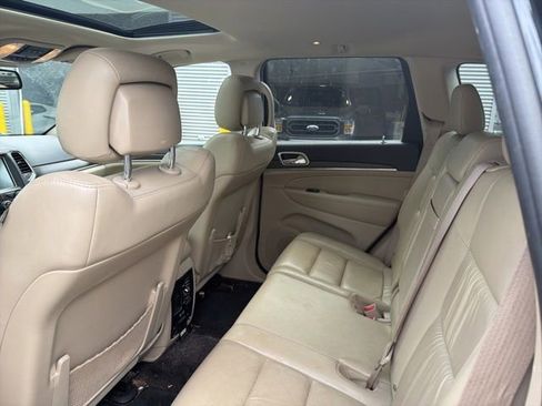 Used 2016 Jeep Grand Cherokee Limited AWD/4WD image 13