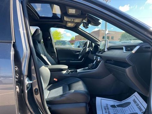 Used 2019 Toyota RAV4 XSE w/ XSE Weather Package AWD/4WD image 11