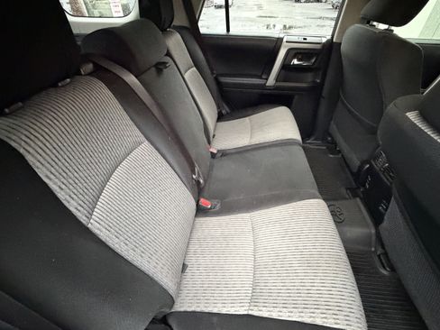 Used 2019 Toyota 4Runner SR5 AWD/4WD image 40