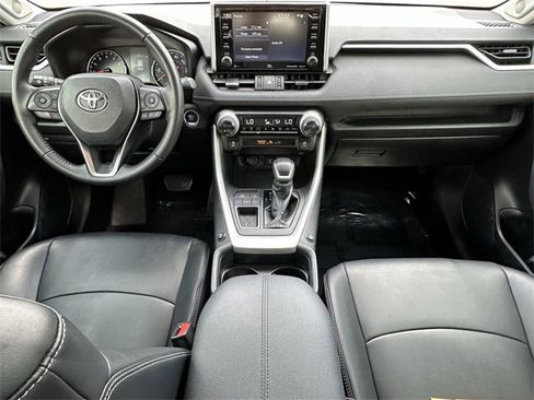 Used 2020 Toyota RAV4 XLE Premium image 10