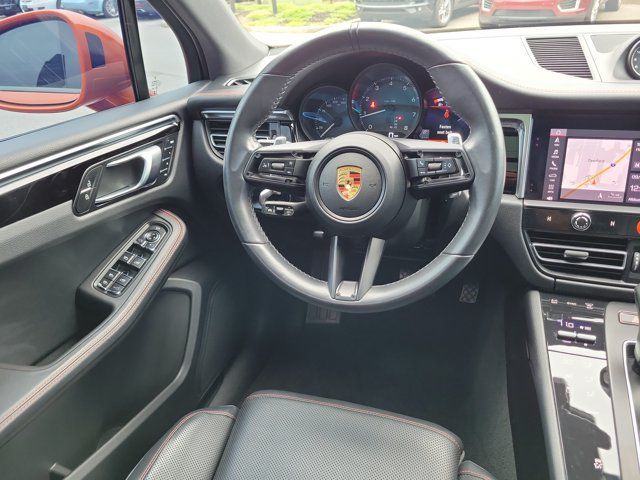 Certified 2023 Porsche Macan AWD/4WD image 18