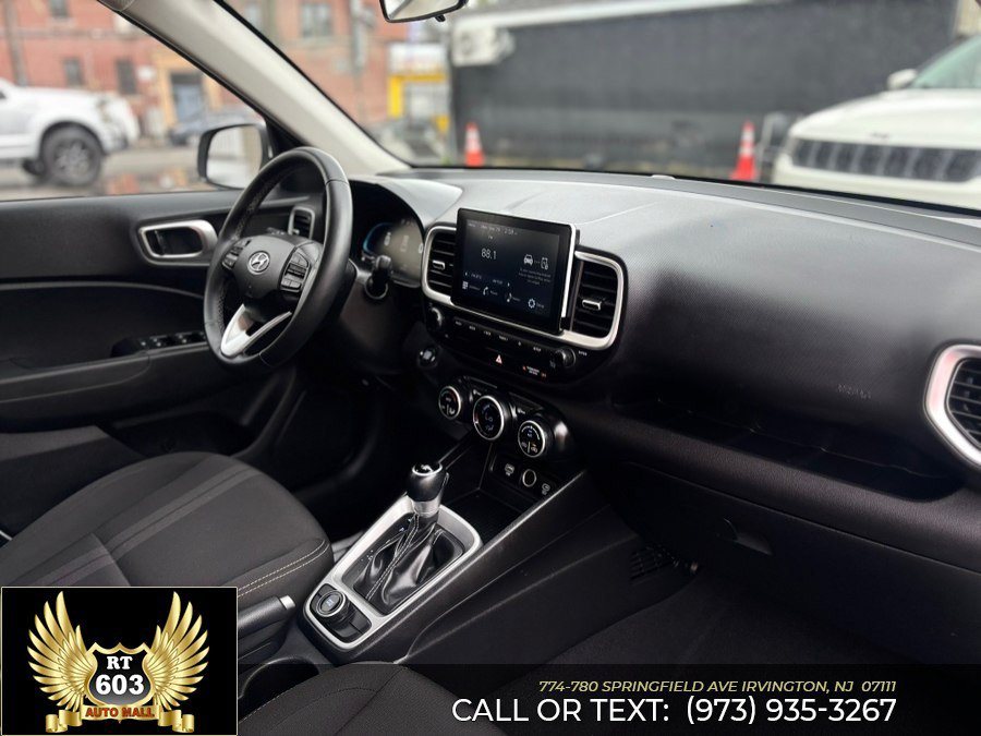 Used 2025 Hyundai Venue SEL FWD image 14