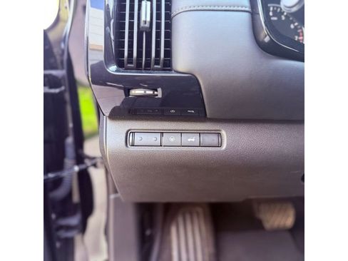 Used 2025 Nissan Pathfinder SV FWD image 19