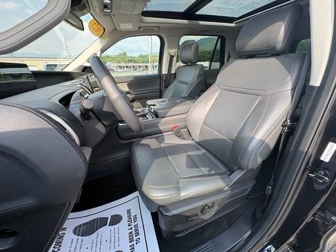 Used 2025 Ford Expedition Active AWD/4WD image 26