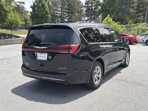 Used 2022 Chrysler Pacifica Limited FWD image 14