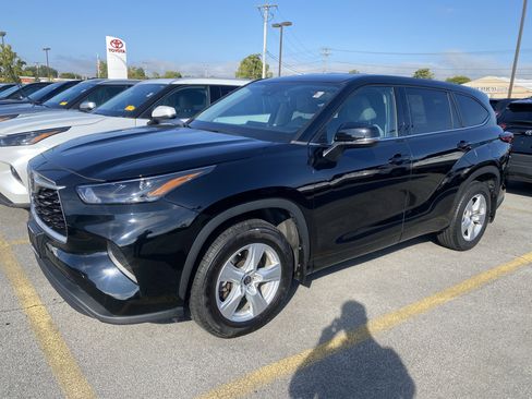 Used 2022 Toyota Highlander L image 4