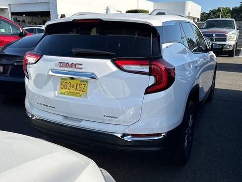 Used 2024 GMC Terrain SLT AWD/4WD image 5