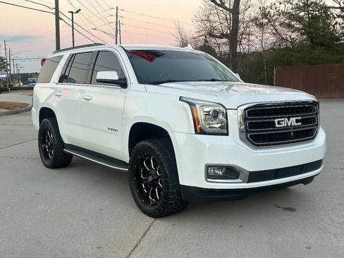 Used 2017 GMC Yukon SLT image 3