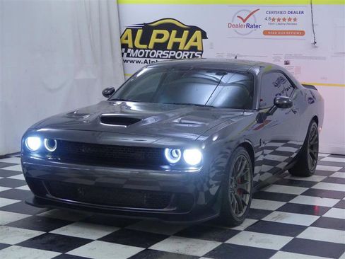 Used 2015 Dodge Challenger SRT Hellcat image 3