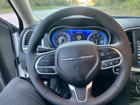 New 2023 Chrysler 300 Touring L w/ Popular Equipment Group image 21