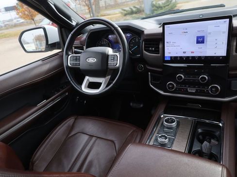 Used 2024 Ford Expedition Limited image 23