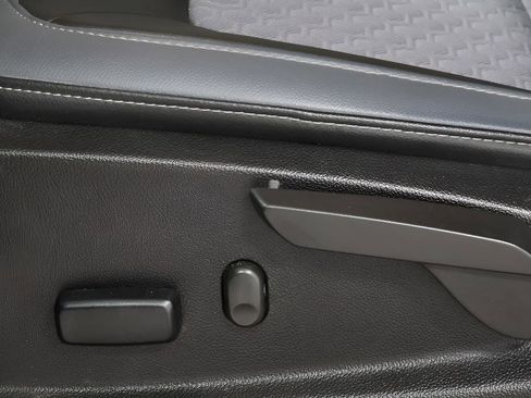 Used 2022 Chevrolet Colorado Z71 w/ Z71 Midnight Edition image 16