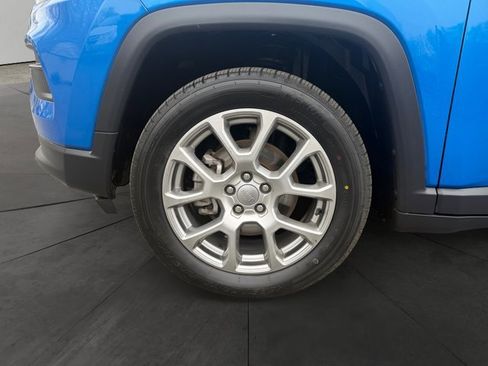 Used 2022 Jeep Compass Latitude w/ Sun and Sound Group AWD/4WD image 9