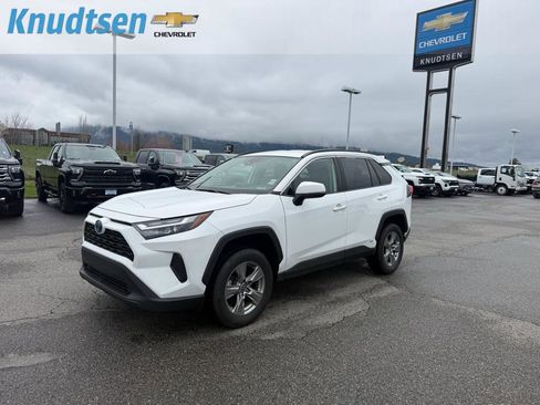 Used 2022 Toyota RAV4 XLE image 3