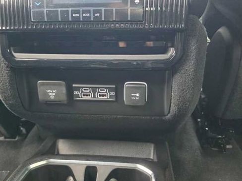 New 2026 Jeep Grand Wagoneer 4WD w/ Premium Group I image 13