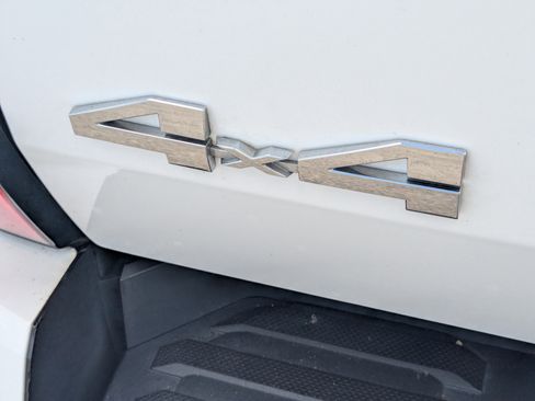 Used 2022 Toyota Tundra SR5 w/ SR5 Convenience Package image 14