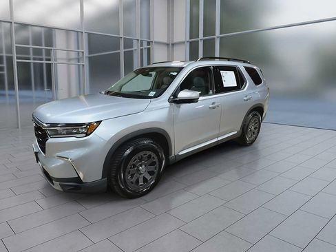 Used 2024 Honda Pilot Elite image 4