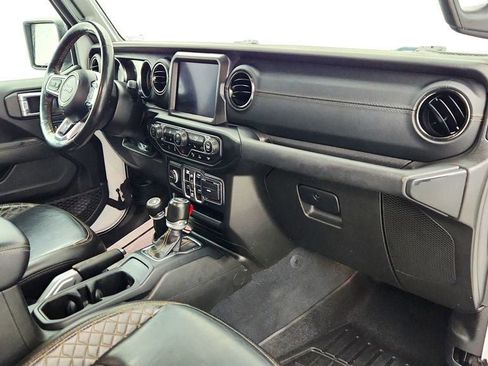Used 2022 Jeep Wrangler Unlimited Sahara AWD/4WD image 25