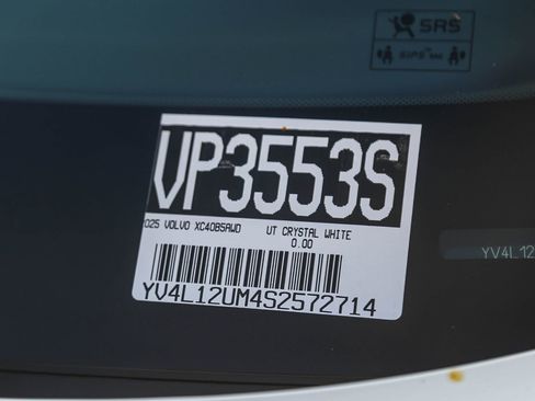 Certified 2025 Volvo XC40 B5 Ultra image 31