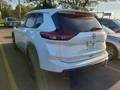 Used 2025 Nissan Rogue SV FWD image 4