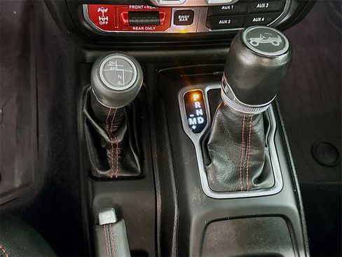 Used 2019 Jeep Wrangler Unlimited Rubicon w/ Dual Top Group image 17