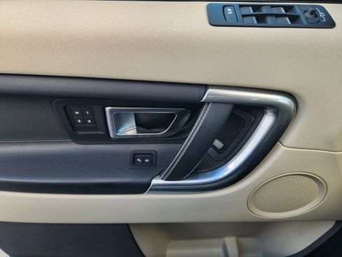 Used 2017 Land Rover Discovery Sport HSE Luxury image 23