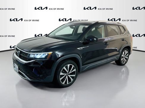 Used 2023 Volkswagen Taos SE AWD/4WD image 3