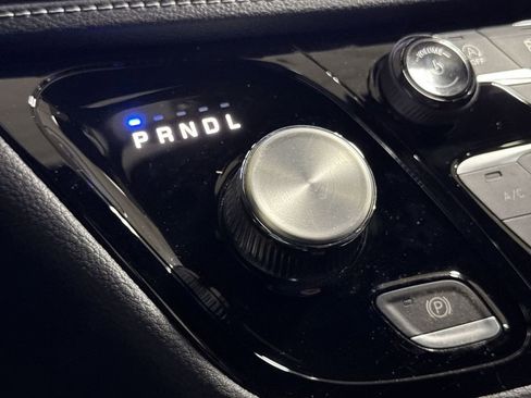 New 2026 Chrysler Pacifica Select AWD/4WD image 17