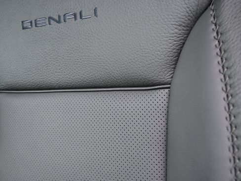 New 2026 GMC Sierra 2500 Denali w/ Denali Reserve Package image 27