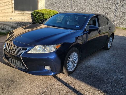 Used 2013 Lexus ES 350 w/ Luxury Pkg FWD image 2