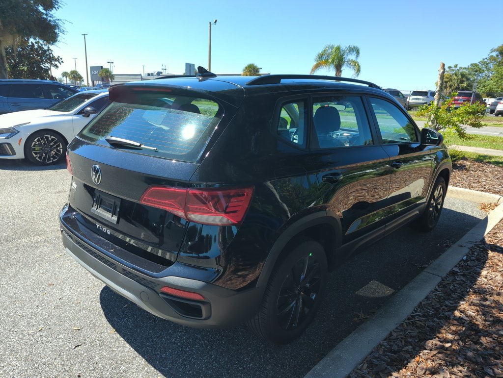 Used 2024 Volkswagen Taos S FWD image 2