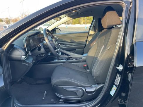 Used 2023 Hyundai Elantra SEL w/ Convenience Package image 28