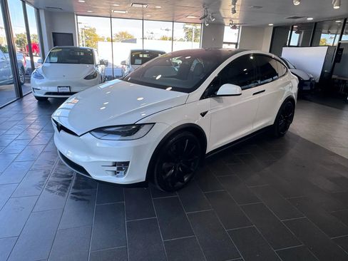 Used 2017 Tesla Model X 75D image 2