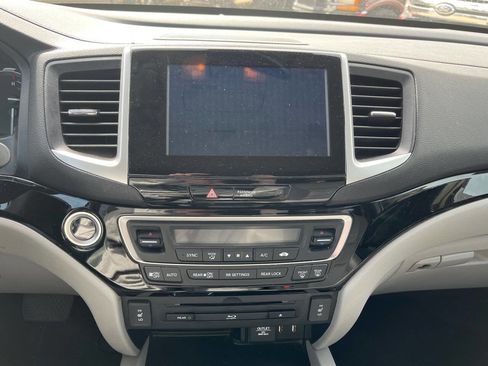 Used 2017 Honda Pilot Touring image 12