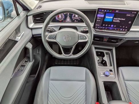 Certified 2025 Volkswagen Tiguan SE FWD image 16