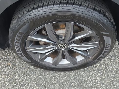 Used 2023 Volkswagen Tiguan SE image 8