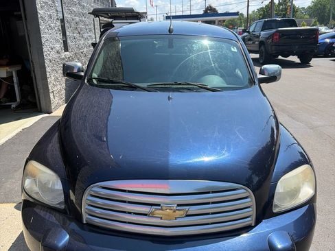 Used 2010 Chevrolet HHR LT FWD image 4