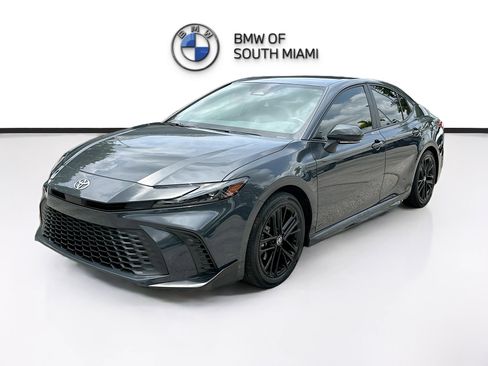Used 2025 Toyota Camry SE w/ Convenience Package FWD image 3