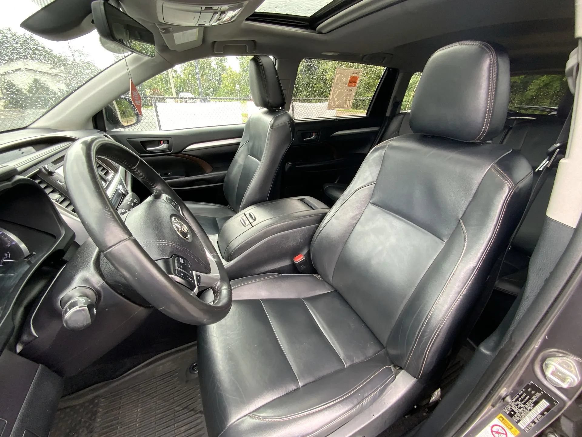 Used 2019 Toyota Highlander XLE AWD/4WD image 12