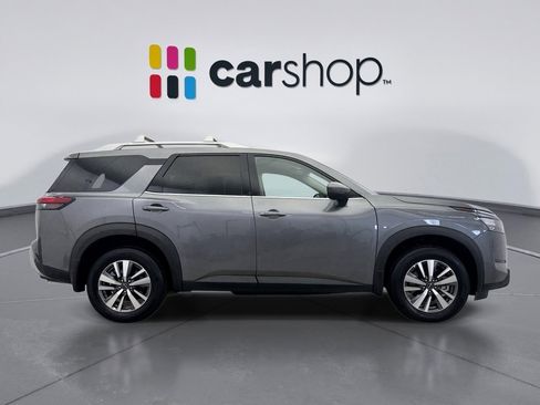Used 2025 Nissan Pathfinder SL image 6