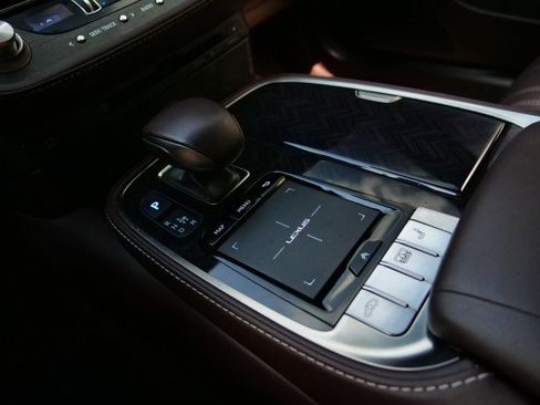 Used 2019 Lexus LS 500 w/ Luxury Package RWD image 25