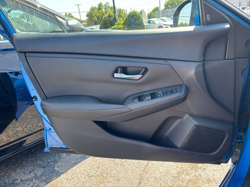 Used 2025 Nissan Sentra SV FWD image 19