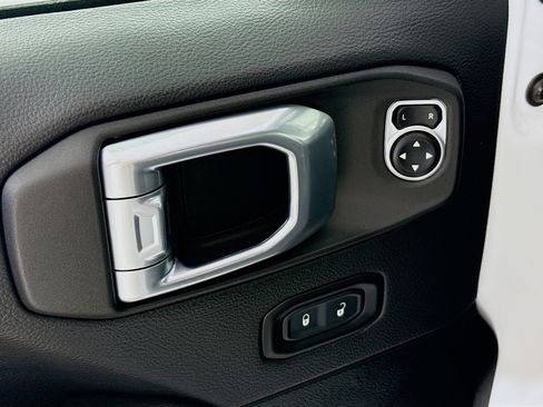 Used 2021 Jeep Wrangler Unlimited Sahara image 21