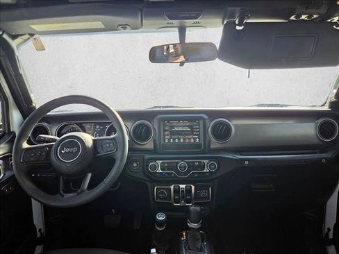 Used 2023 Jeep Wrangler Unlimited AWD/4WD image 15