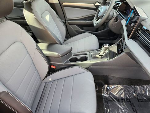 New 2026 Volkswagen Jetta SE FWD image 5