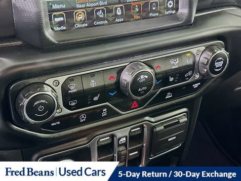 Used 2022 Jeep Wrangler Unlimited Sahara AWD/4WD image 23
