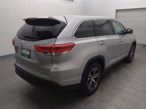 Used 2019 Toyota Highlander LE image 9