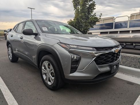 Certified 2024 Chevrolet Trax LS w/ Driver Confidence Package FWD image 2